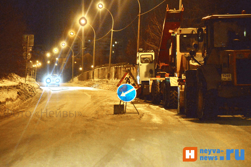 Улица Чурина в Новоуральске во время работы спецтехники по уборке снега