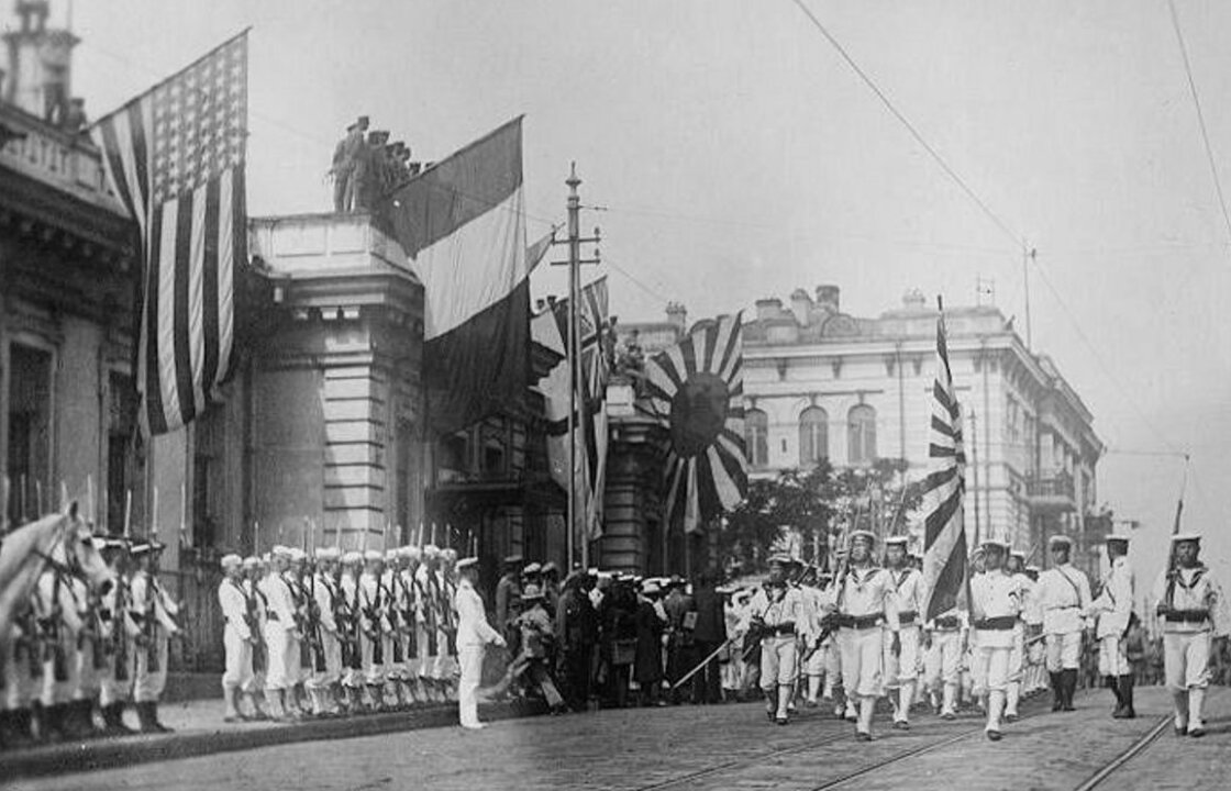 Совместный парад интервентов во Владивостоке