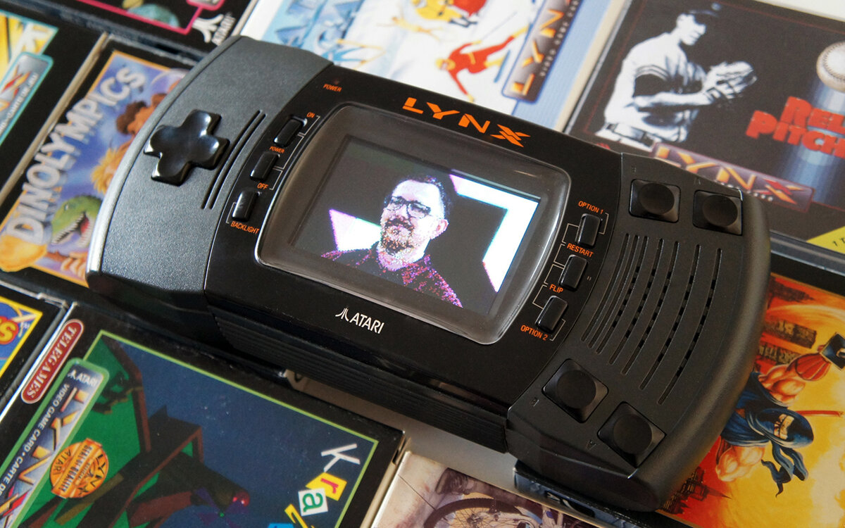 Atari Lynx - портативная игровая консоль производства компании Atari Corporation