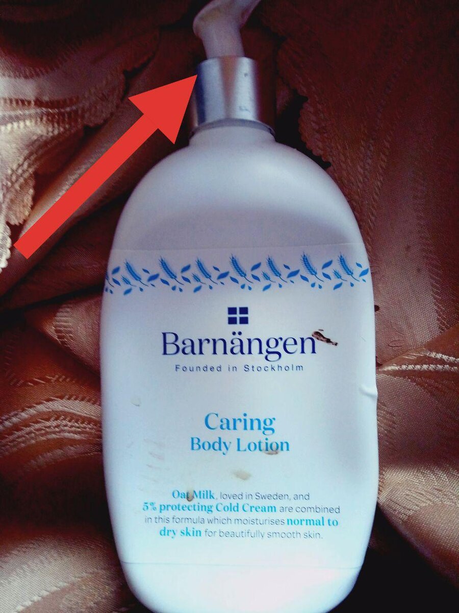 вот что стало с крышкой.  Извините за пятна, это я краской для бровок все перепачка :(