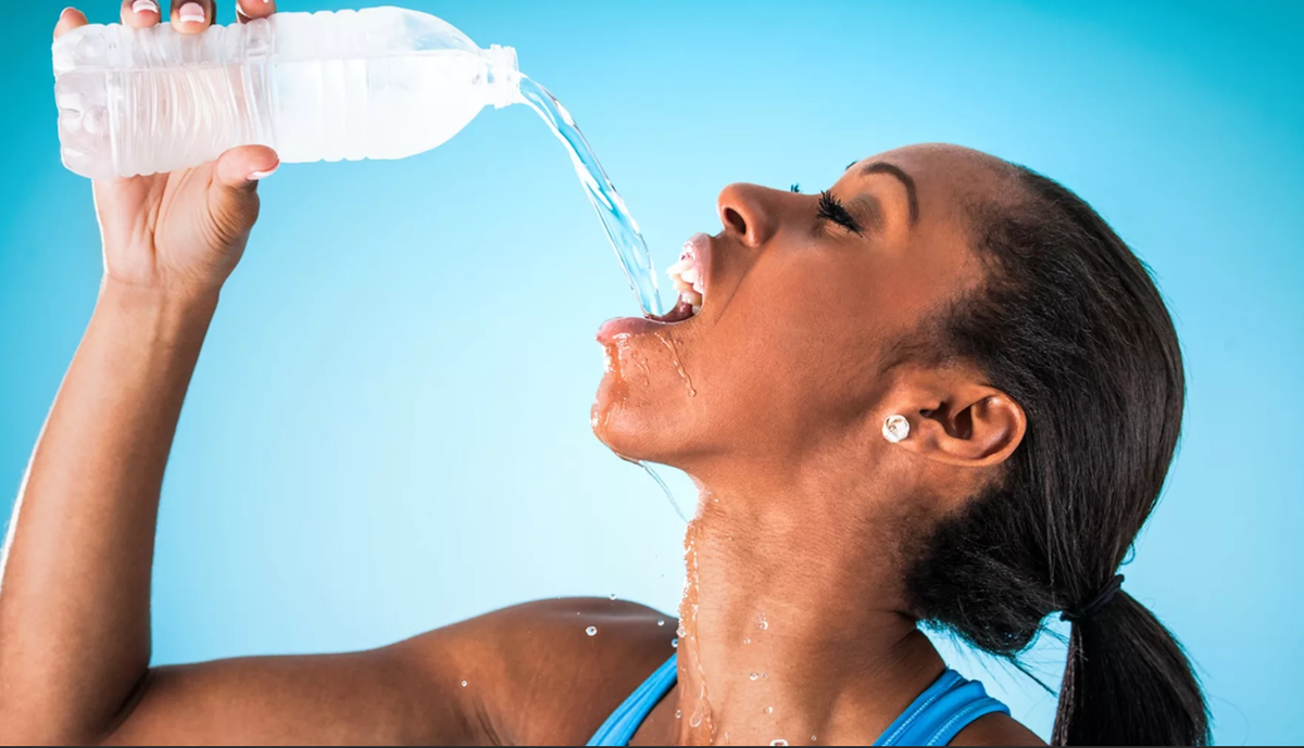    Пить воду – вредно!  Даже школьник знает, что человеческий организм состоит на 2/3 из воды, и для нормальной жизнедеятельности необходимо выпивать 1,5 – 2 литра жидкости в день.