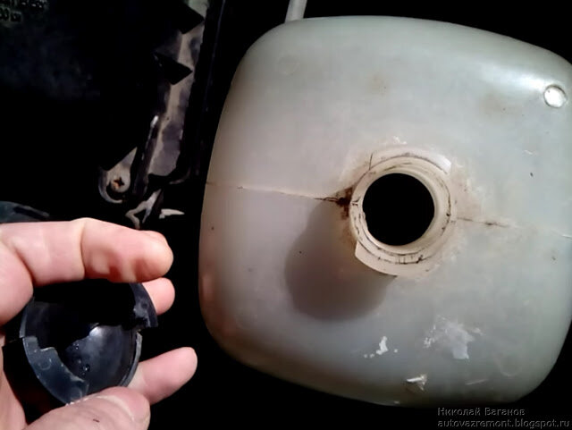 Пузырьки воздуха в расширительном бачке - меняем крышку радиатора ВАЗ-2107