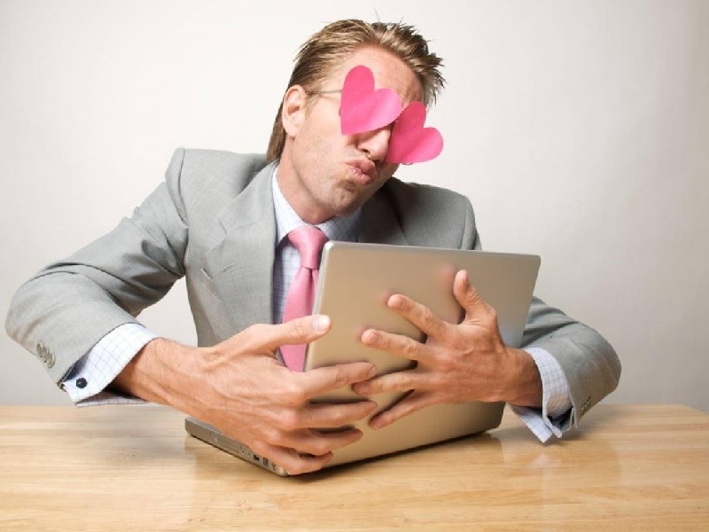 Любовь в интернете отличается от реальности.