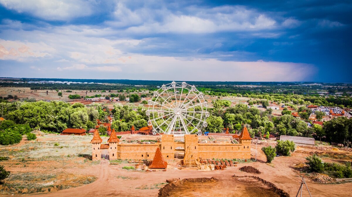 Парк лого. Парк Лога Каменск-Шахтинский колесо обозрения. Логопарк Каменск-Шахтинский колесо обозрения. Парк Лога в Ростовской области Каменского района. Парк Лога колесо обозрения.