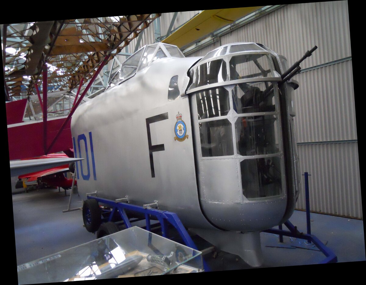 привод был еще пневматическим, электрика появилась позже на новых типах самолето