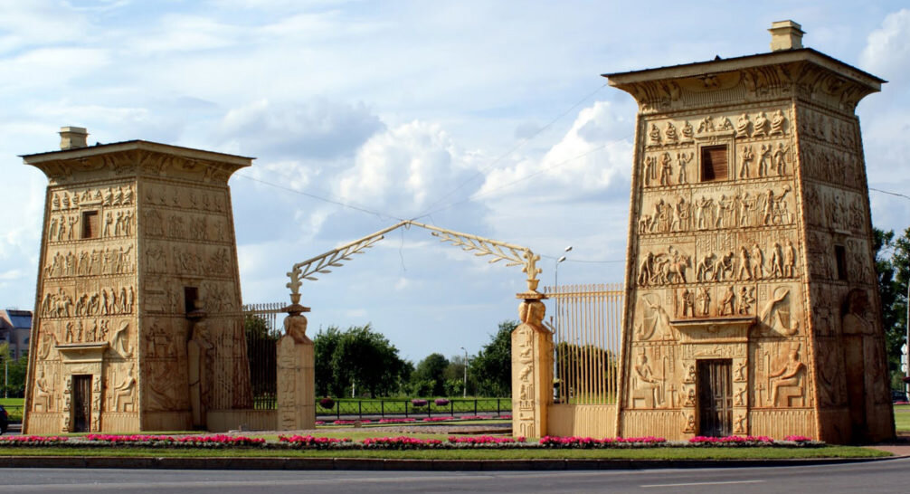 Egyptian gate in Pushkin