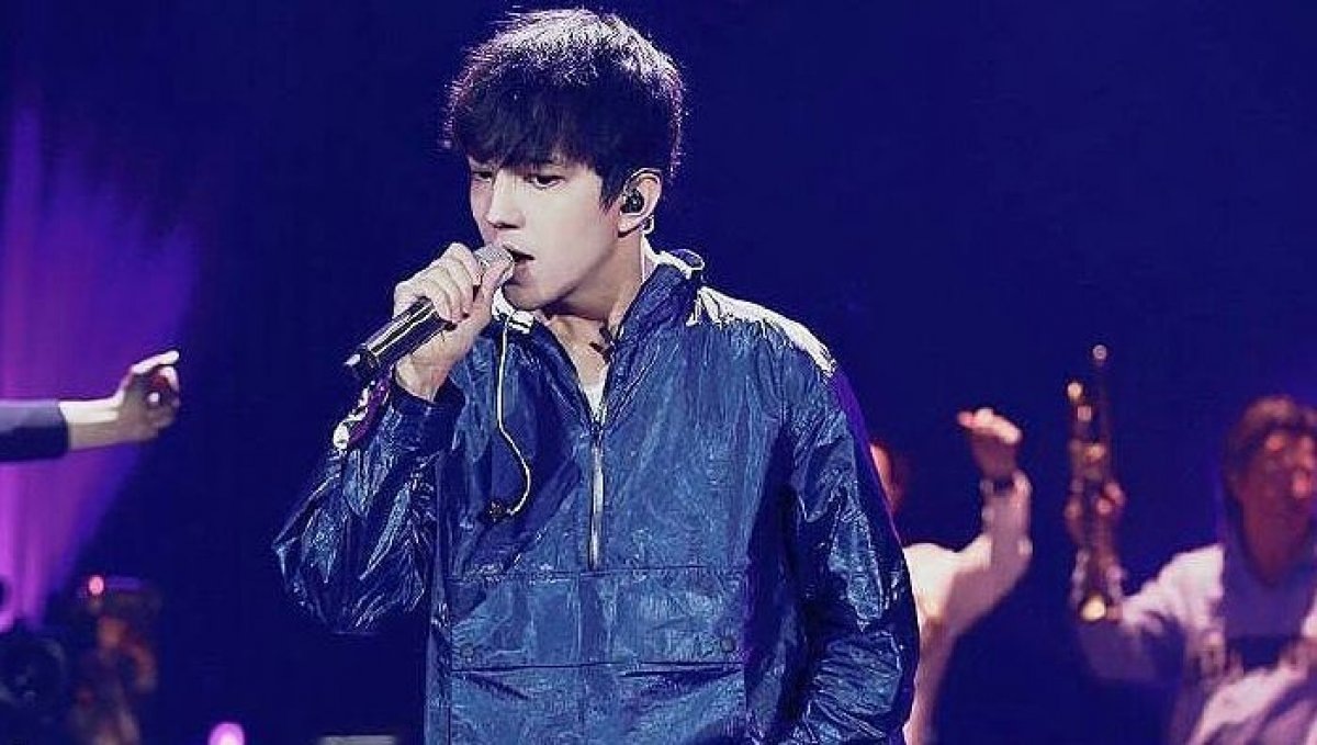 SINGER (2017)