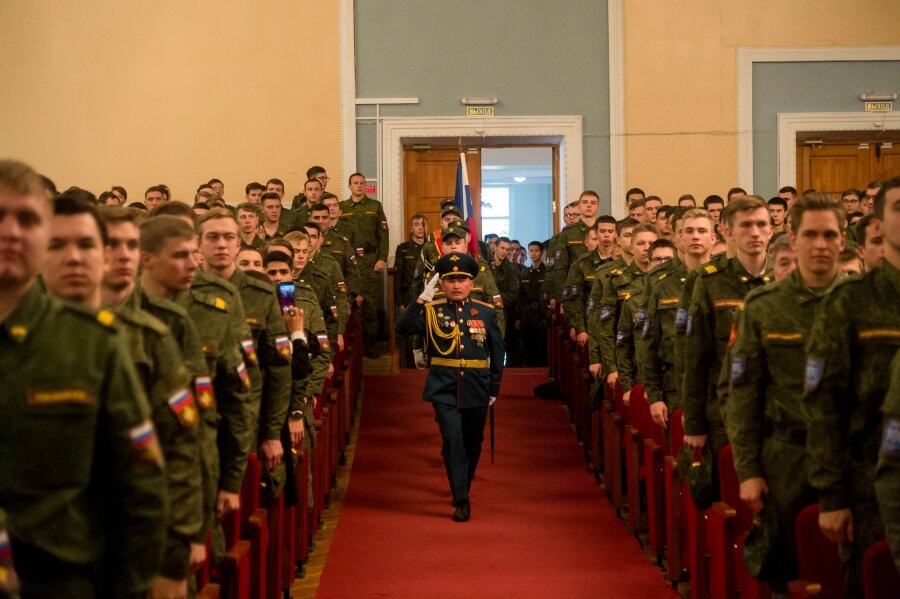 Празднование 75-летия  Военного учебного центра (ВУЦ) при ЮУрГУ. Внос флагов. Актовый зал вуза. Фото Олега Игошина.