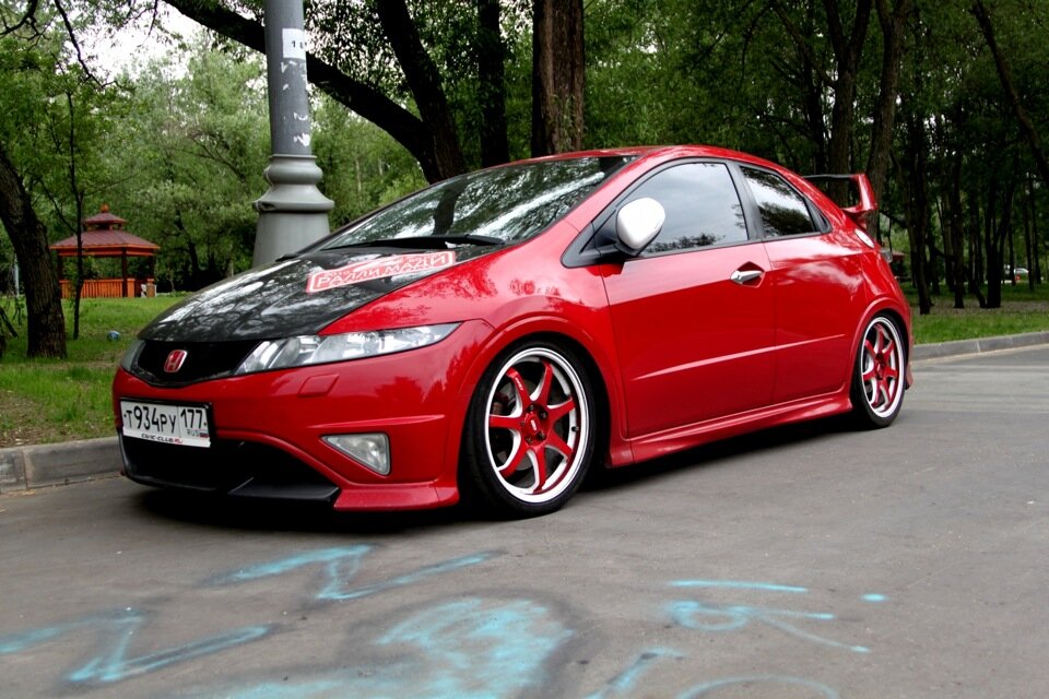 Honda Civic 5d. 1.8 - 140 л.с. 