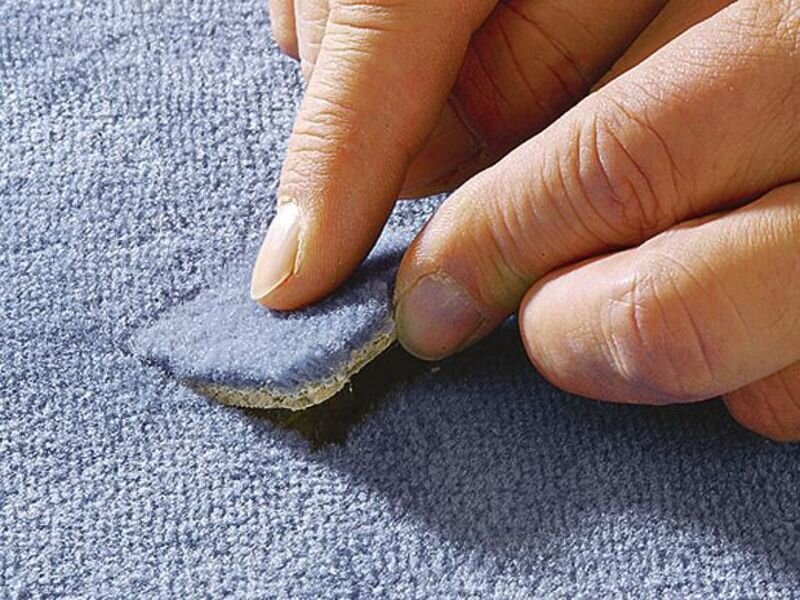 Как убрать след от утюга на ковре