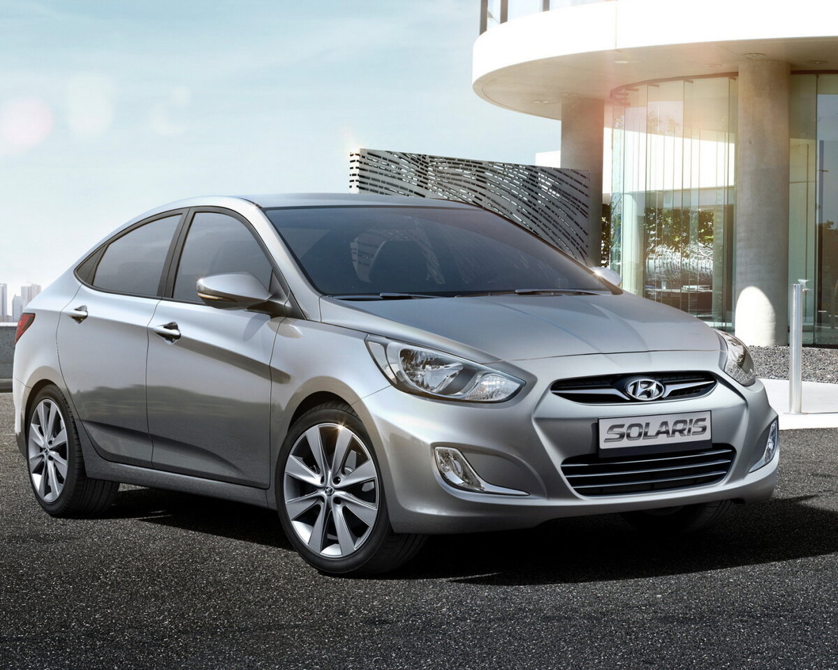 Солярис на вторичном рынке предлагается в 2 исполнениях кузова – седан и хэтчбек.