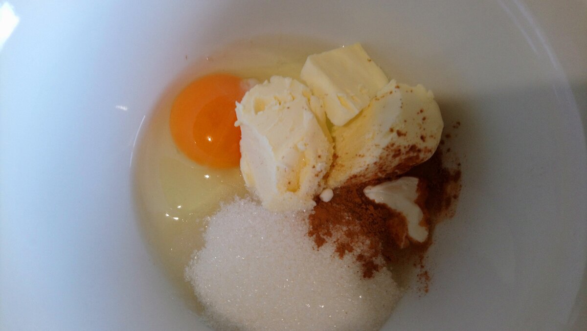 Яйцо, сахар, корица, ванильный сахар, масло