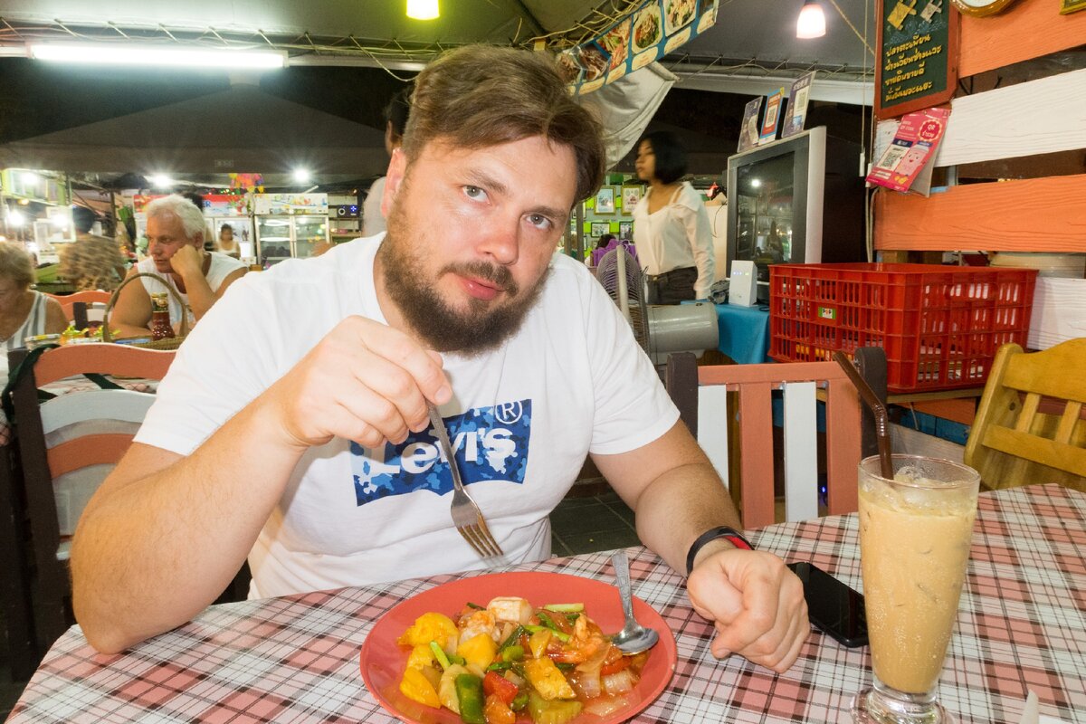 Пробуем креветки в кисло-сладком соусе и жареный рис. Очередной ужин в  Паттайе. Впечатления и цены | Записки на коленке | Дзен