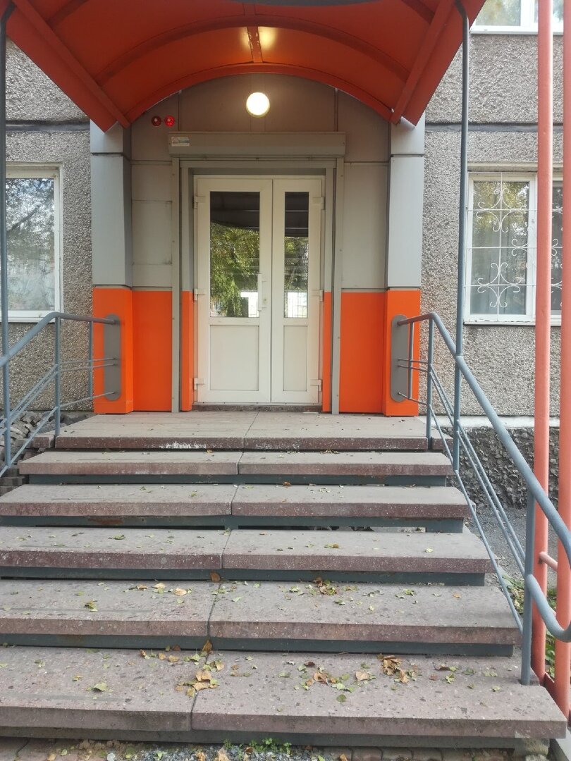 Продается Нежилое помещение. 60 м/кв. По адресу: Ачинск . 7-й микрорайон, 9.
Хороший ремонт. Отдельный вход. Пожарная сигнализация, интернет, телефон.
Хороший район, центр города, рядом автобусные остановки.
Цена 2 500 000 руб. Торг уместен.
Предлагаем вам большой выбор недвижимости. Покупка Продажа Аренда. Весь спектр сделок с недвижимостью.Работаем с любым видом сертификата.
Подача ипотеки во все банки, в одном месте.
Помощь в получении ипотеки. Бесплатная юридическая консультация.
Крупнейший офис в г. Ачинске. Особый подход к каждому клиенту,
надёжность и прозрачность сделок.
Агентство недвижимости "Семь Слонов.
Ачинск, микр -он 2, дом 22, помещение 81.
т. 4 44 09, т. 7 74 94, т. 8 923 314 03 00,
т. 8 908 019 30 87, т. 8 950 424 85 59,
т. 8 953 595 69 49, т. 8 905 972 26 36,
т. 8 902 947 25 98.
4-44-09@mail.ru