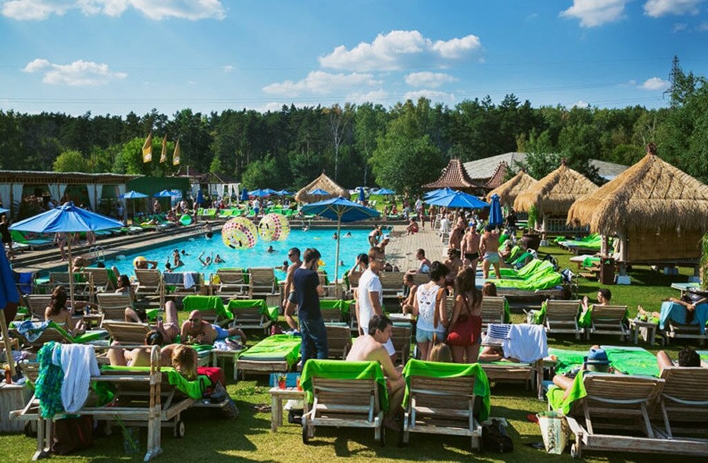 Коуб base москва. Сосі клаб. Bizi клуб москва. Сохо кантри клаб бассейн. Бассейн сохо кантри.