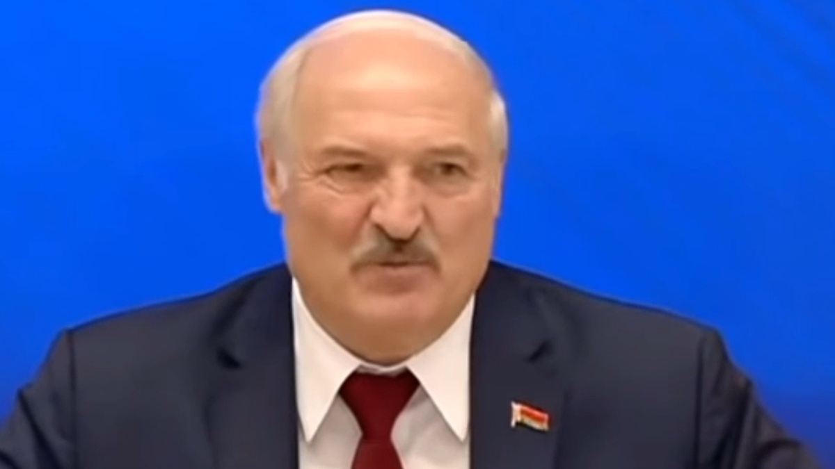 Отвращение и неприязнь Лукашенко в мимике: верхняя губа приподнимается, вокруг носа образуются вертикальные складки. Источник: АТН.