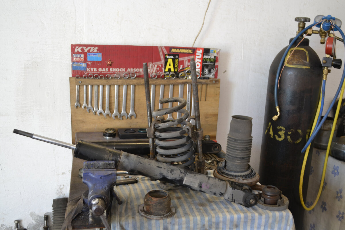 Ремонт однотрубных амортизаторов Jaguar XF неразборной конструкции своими руками