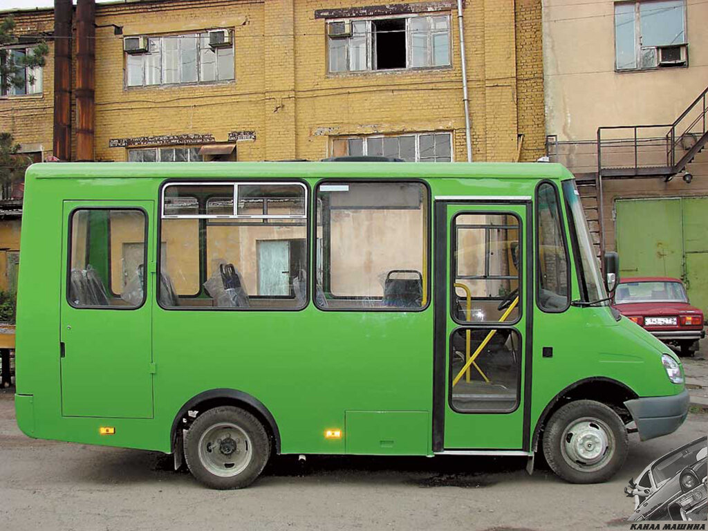 Тур-А049 с автоматической дверью на новом шасси (заводское фото)