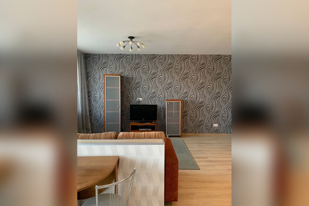 Одна из самых дорогих квартир Анны — двушка в поселке Солнечный за $ 350