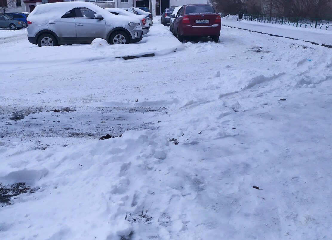 У моего подъезда