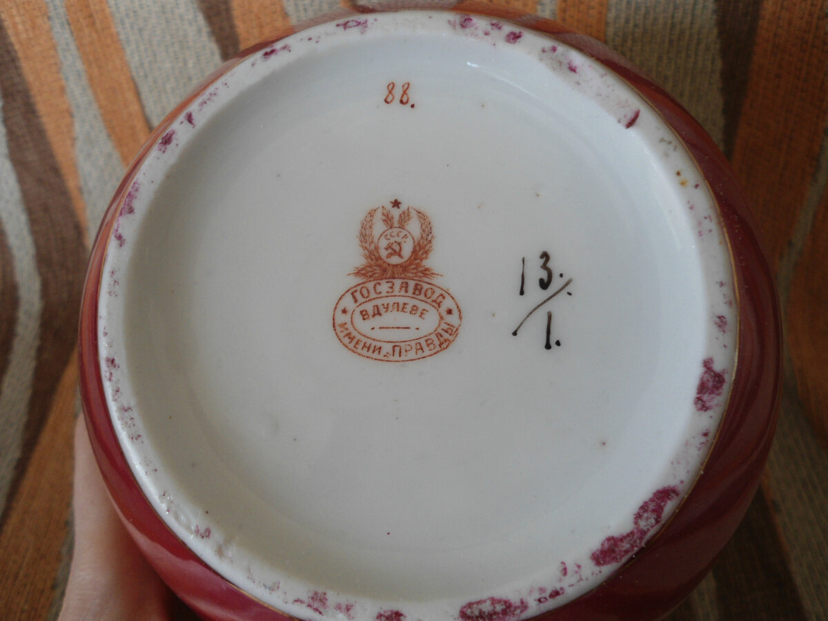 Чайник. 1924–1925. Дулёво. Источник: ebay.com