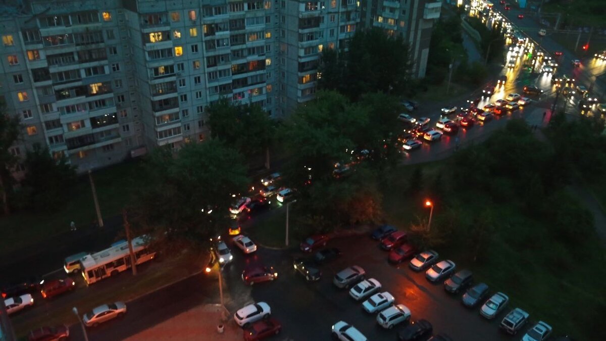     Красноярск вечером в четверг, 17 августа, сковали 9-балльные пробки.