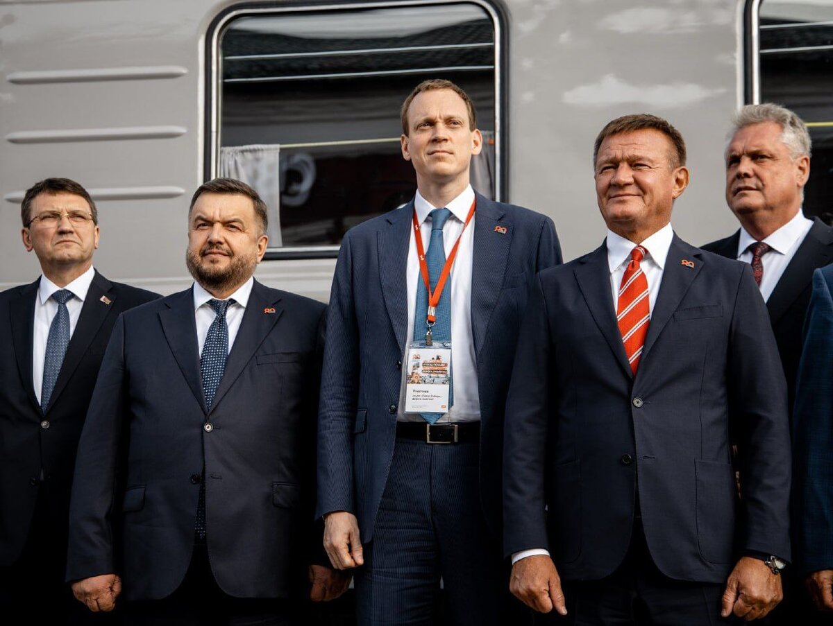    Роман Старовойт рассказал о работе, проделанной в регионе в честь годовщины Победы в Курской битве