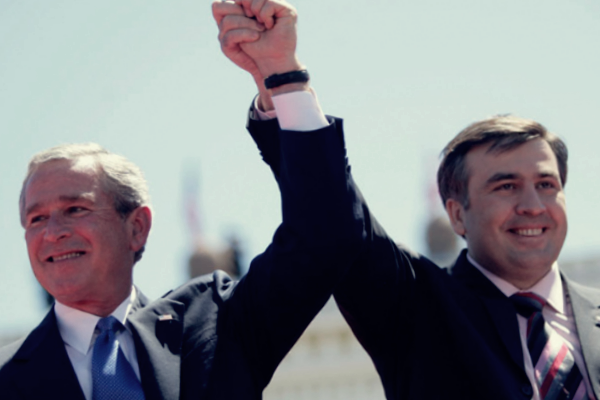 На фото: Джордж Буш и Михаил Саакашвили