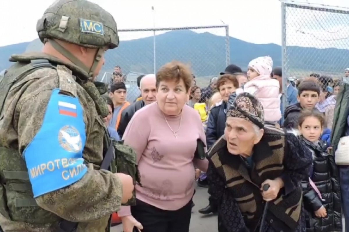    Минобороны: миротворцы доставили свыше 50 тонн гумпомощи населению Карабаха