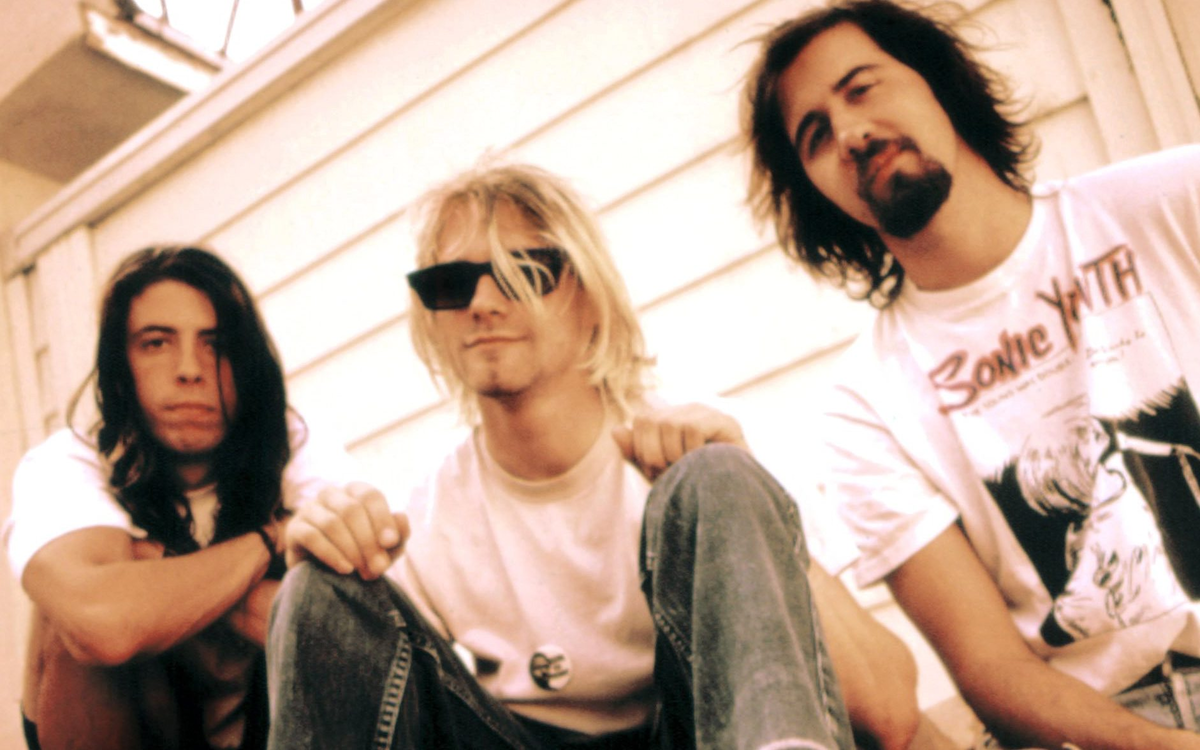 Группа Nirvana в начале 1990-х годов (слева направо, Дэйв Грол, Курт Кобейн и Крист Новоселич) CREDIT: Rex
