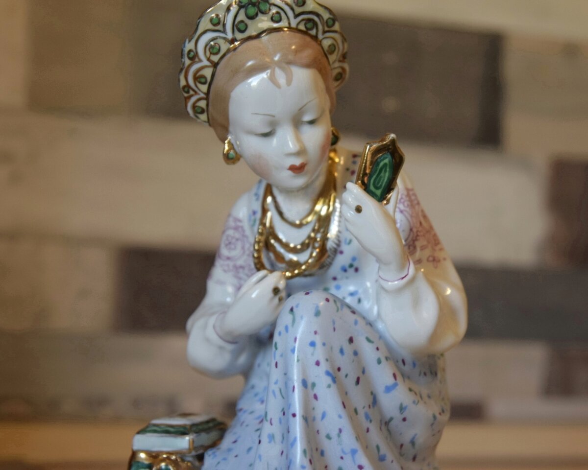 Моя Малахитовая шкатулка из Дулево, это одна из самых тиражных росписей, фото автора