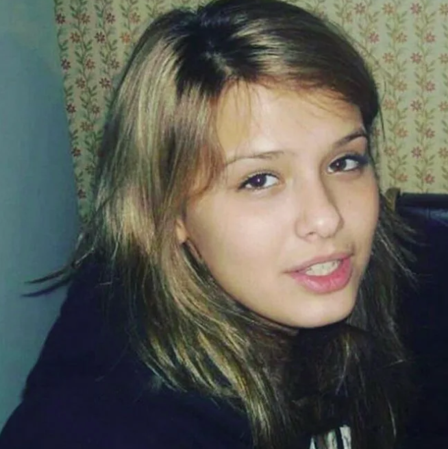 Аксёнова во времена школы.