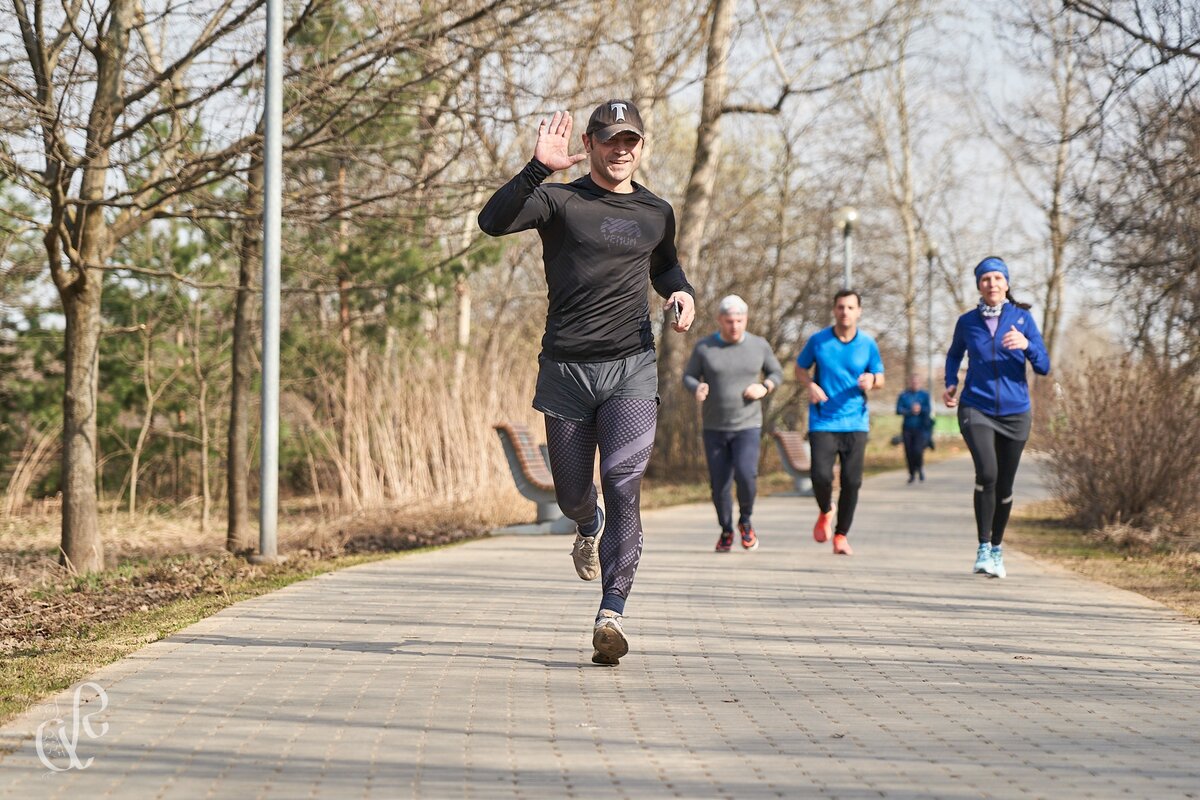 Занятия спортом в парке