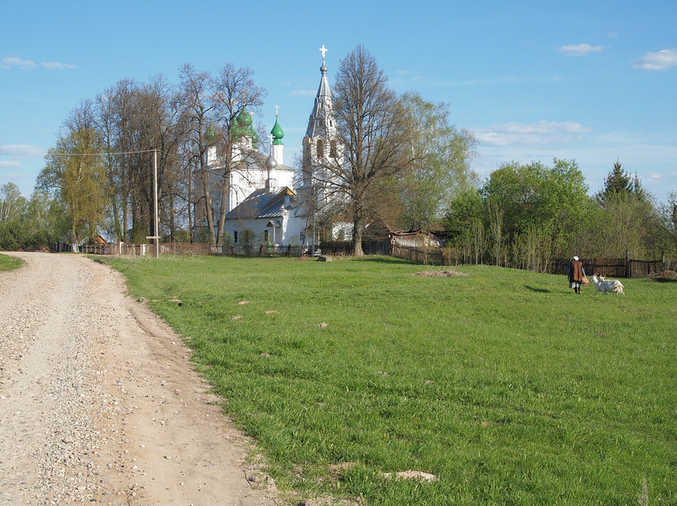 При въезде в село.