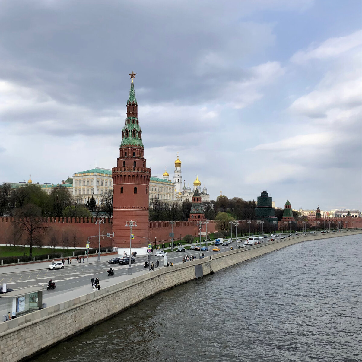 Вид на Кремль с Большого каменного моста (фото автора) 