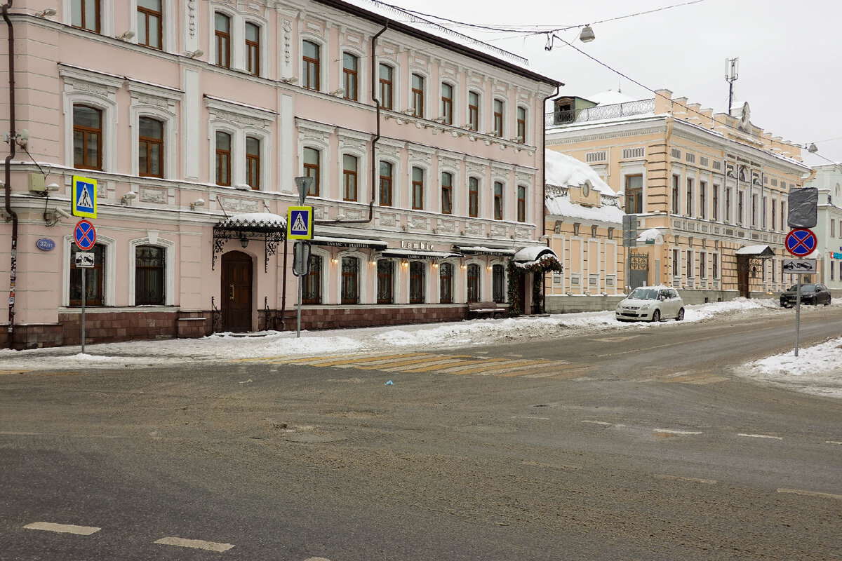 Самый киношный уголок Москвы. Статуя, которую оживлял граф Калиостро, дом,  где жил Фашист из 