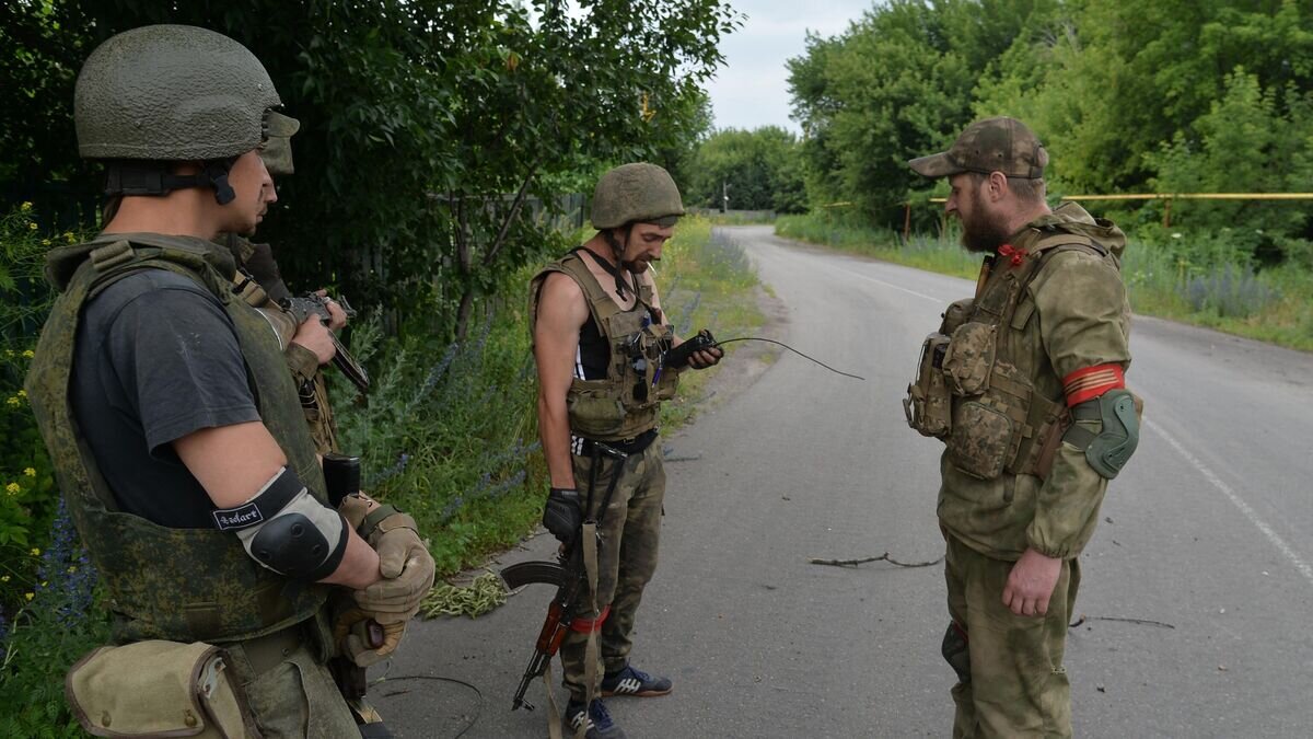    Бойцы Народной милиции ЛНР готовятся к проведению зачистки Горского© РИА Новости / Виктор Антонюк