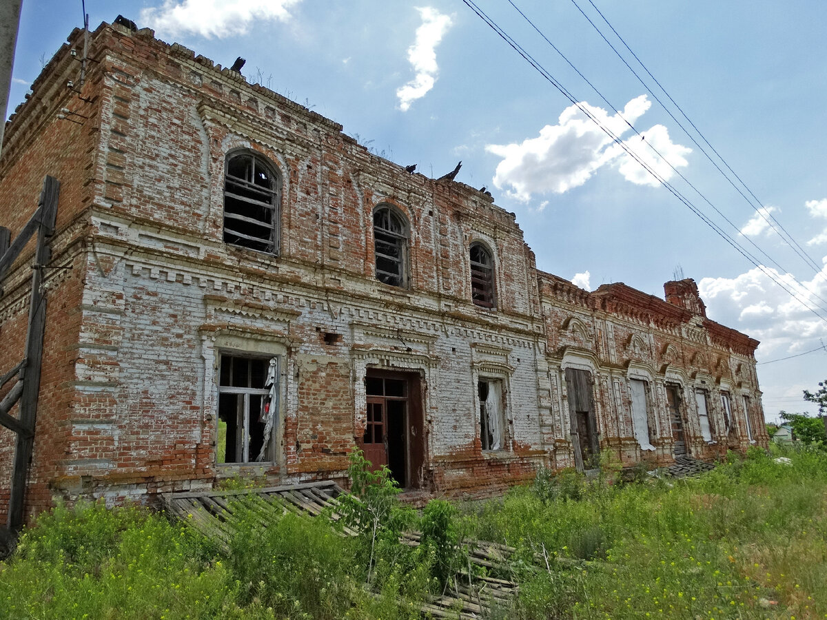 Современное состояние здания. Фото сделано в июне 2022 года