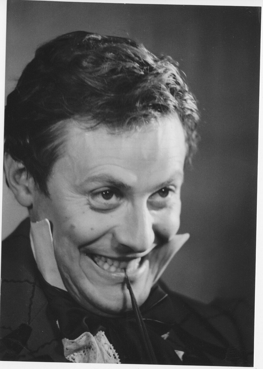 Юрий Соломин - Хлестаков, «Ревизор» Н.В. Гоголя, режиссёр-постановщик И.В. Ильинский. 1966 г. 