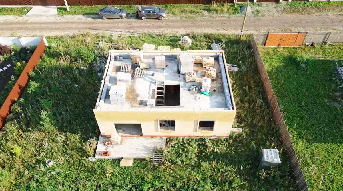 Вот такой вот недострой мы посещали в 2020 году. Заказчик обратился в компанию, которая оказалась строительной пирамидой.