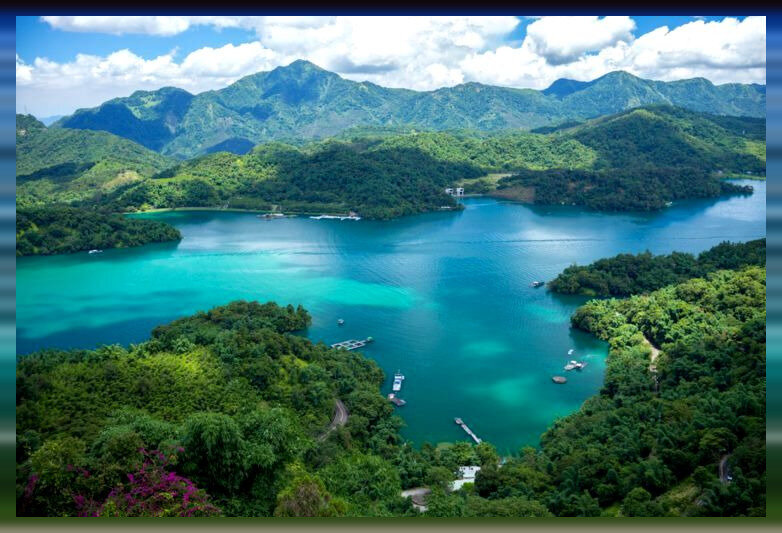 Озеро Солнца и Луны.  https://www.agoda.com/sun-moon-lake-gold-hill/hotel/nantou-tw.html?cid=-295