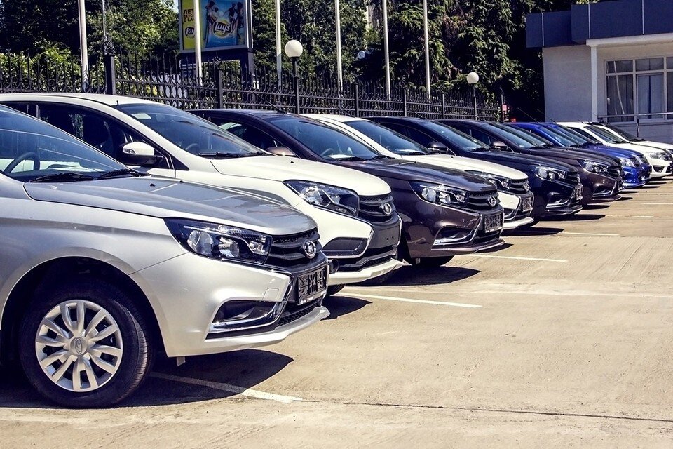     АвтоВАЗ сообщил, что прекратил производство LADA Granta без подушек безопасности  Shutterstock