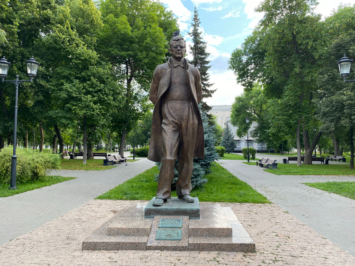 Памятник Д.Д. Шостаковичу в Самаре.
