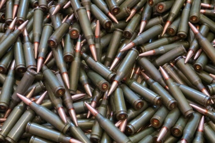 Красят места стыка. |Фото: Twitter.