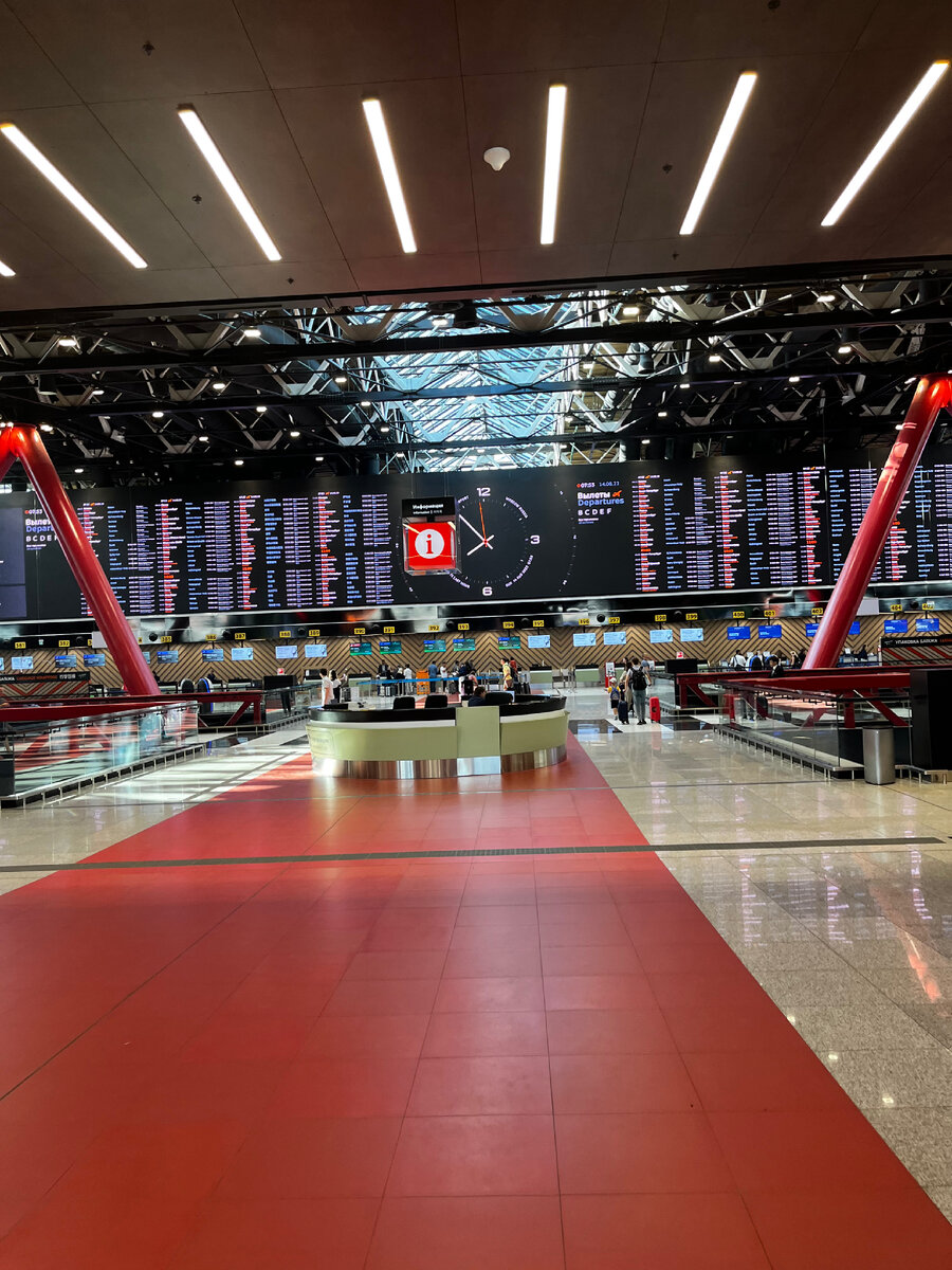 Аэропорт Шереметьево удивил своей пустотой.