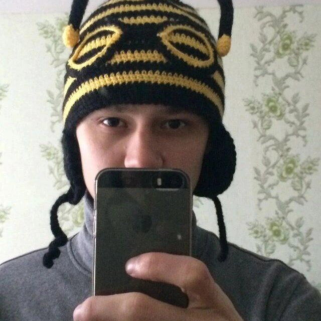 Давным-давно(300 лет тому назад)🤣 почти 10 лет прошло, у меня было небольшое ателье по вязанию трикотажные вещей😒
Знакомый моей дочери(в то время основные заказчики были по её рекомендации) попросил связать шапочку похожую на шмеля🤩.
Заказ был необычный (я вязала на машинке), заказчик был далеко-в другом городе. И ещё нужны были очки. Но вместе с дочерью мы справились и её друг остался доволен😃💯💥
#марафонsofistyle,#марафонsofistyleдень18,#вязаниеназаказ ,#связанонабайкале ,#связанослюбовью ,#подаркидрузьям,#вязаниедлявсех ,#вязаниеиузор ,#вязаниеиуют,#вязаниедлявсех ,#вязаниеизджута ,#джут,#джутовоекашпо