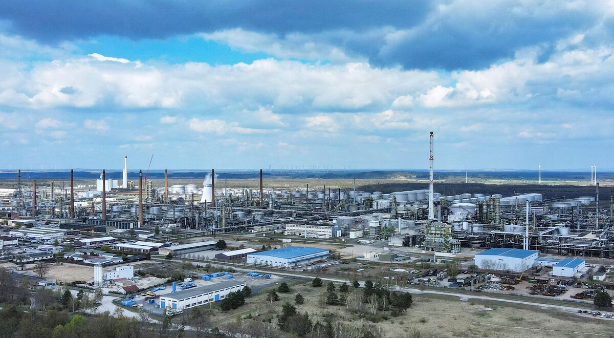 НПЗ Роснефти PCK Raffinerie в городе Шведт, в земле Браденбург. Источник: Яндекс.Картинки