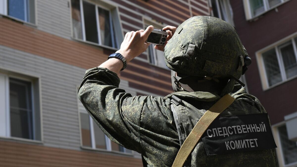 СК осмотрел школу в Рубежном, подвергшуюся обстрелам со стороны ВСУ | РИА  Новости | Дзен