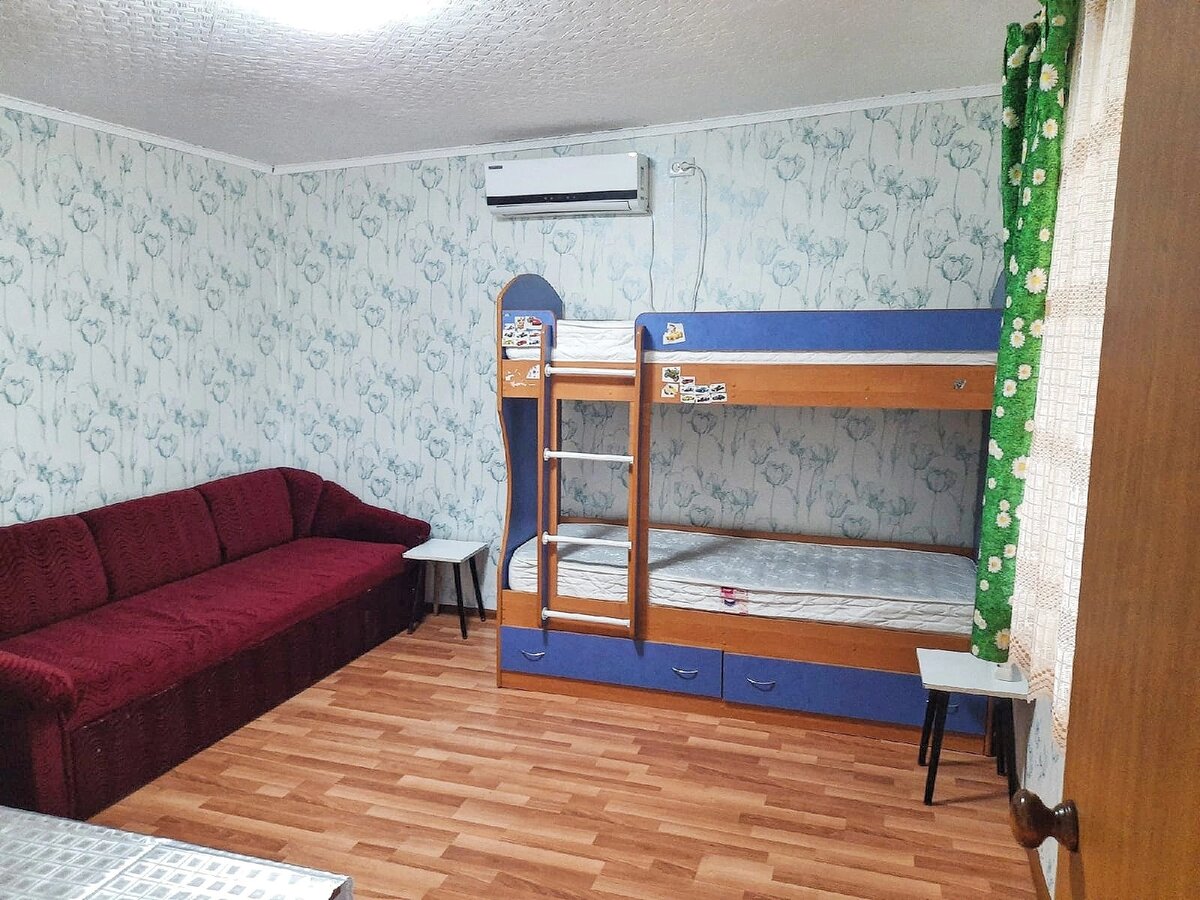 Так выглядит комната сейчас. Летом прохладно, зимой тепло.