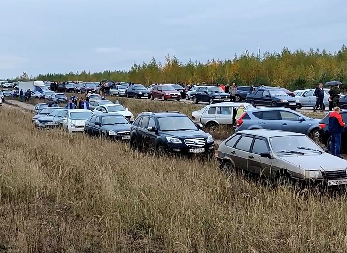 Свежие новости мк. Пробка из автомобилей. Машины России. Много машин в Сельцах.